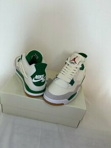 Nike SB x Air Jordan 4 Retro "Pine Green"
