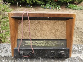 Elektronkové starožitné radio - Tesla Harmonia