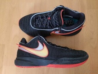 Basketbalové tenisky Nike LeBron 20 Trinity veľ. 40,5