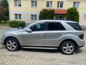 Mercedes-Benz ML280CDI 4-Matic– 140kW, Na pružinách.