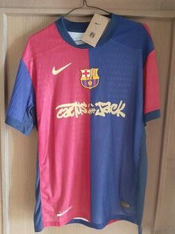 Dres FC Barcelona a Travis Scott