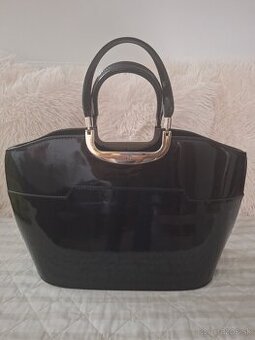 Cierna lakovana kabelka Grosso