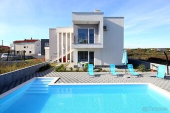 Krásne zariadená vila so 4 apartmánmi s bazénom, Chorvátsko