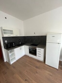 Zariadený 1 izbový byt v centre Malaciek na prenájom.