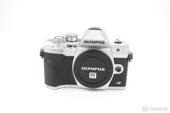 Olympus OM-D E-M10 Mark IV + 25mm f/1.8 + 14-150mm f/4-5.6 I