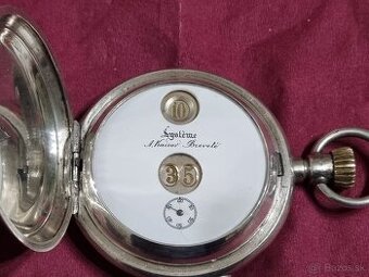 Strieborné, vreckové hodinky.