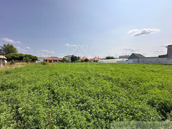 Päť slnečných pozemkov v rôznych veľkostí v kúpeľnom meste