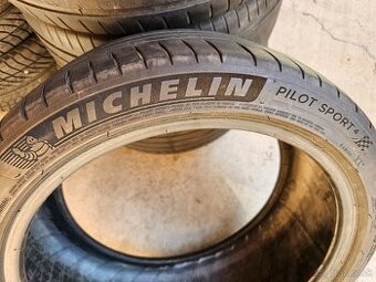 Michelin PILOT SPORT 4 . 245 /40 R19