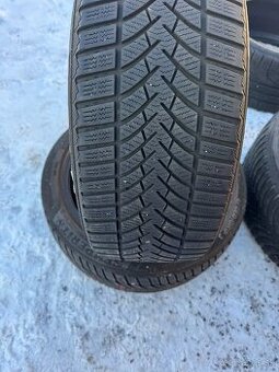 225/40R18 Semperit