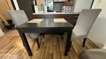 Jedálenský stôl + 2 stoličky