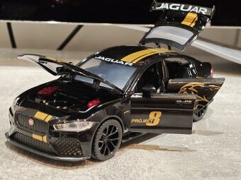 Predám model jaguáru xe 1:24 - 1