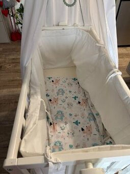 Kolíska pre bábätko s baldachýnom a mantinelom