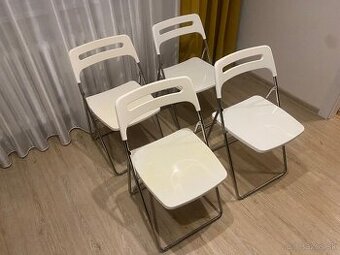 Biele skladacie stolicky