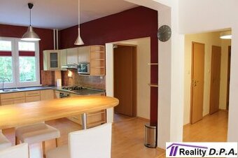 Na prenájom - 3 izbový prerobený byt Centrum Martina - pár m