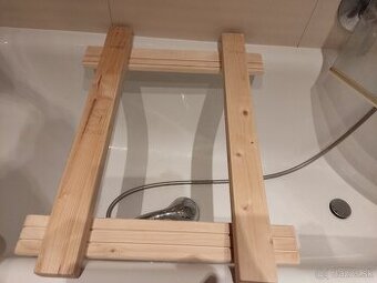 Stojan na vanicku do vane