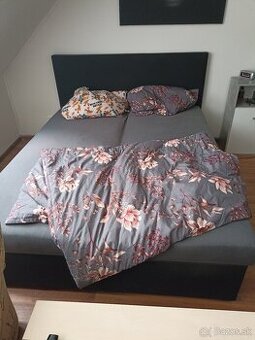 Posteľ