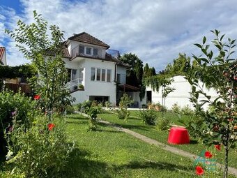 RD s parkovaním na ubytovanie ale  aj na komerčné využitie.