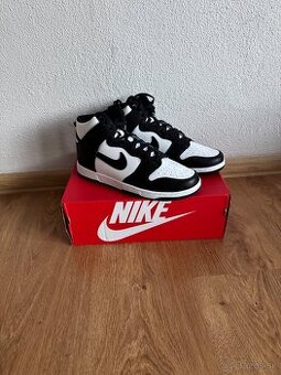 Nike Dunk High “Panda”