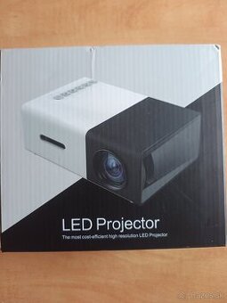 Mini projektor +plátno.