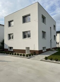 NA PREDAJ novostavba rodinný dom alebo 3 apartmany