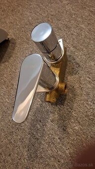 predam sprchovaciu vodovodnu bateriu na zabudovanie