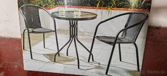 Stoly a stoličky