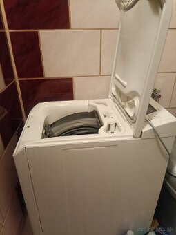 Práčka Electrolux, plnená zhora