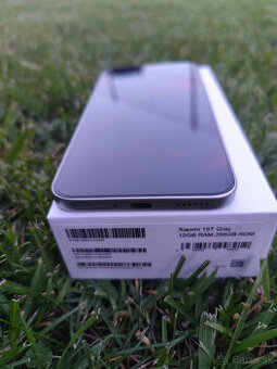 Xiaomi 15 T sivá farba