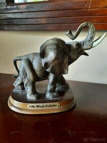Drevené slony, zbierka