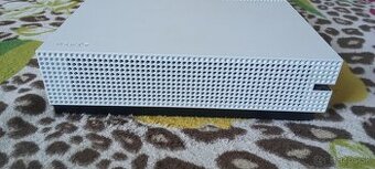 XBOX ONE S + FIFA22 + 2 OVLÁDAČE