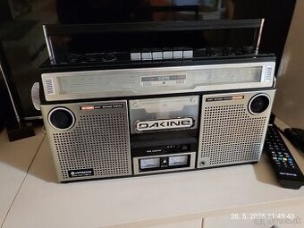 Hitachi radio