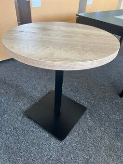 Príručný stolík výpredajová vzorka zo showroomu