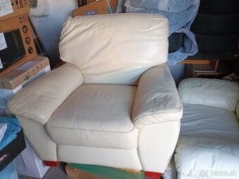 Dve biele kožené kreslá - 1