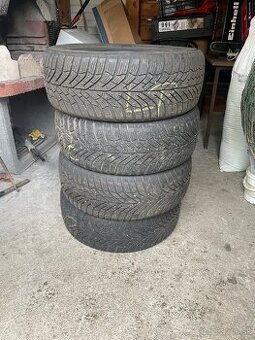 Predám gumy sadu 4ks 215/55 r17 KUMHO WINTERCRAFT