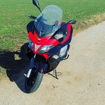 Aprilia sr max 125