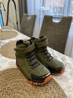 Chlapčenské trekové topánky veľ. 33