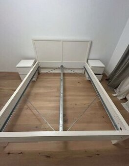 Posteľ+2 nočné stolíky