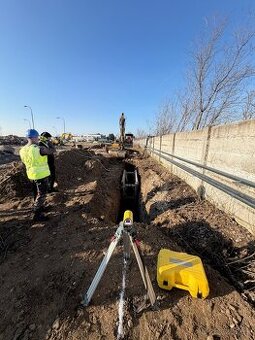 Stavebný robotník práca na stavbe