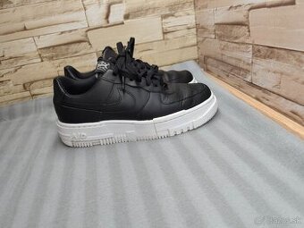Nike Air Force 1 39 - dámske kožené čierne tenisky