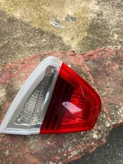 Predám zadné ľavé koncové svetla na BMW e90
