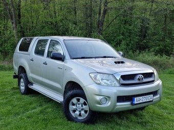 Toyota Hilux 2.5 D-4D 4X4 UZÁVIERKA