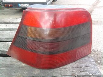 Predam zadne svetla vw golf 4 combi