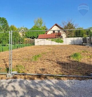 Predaj pozemku, Ohrady, 420 m2