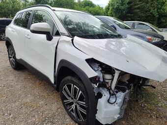 Predám havarovanú Toyota Corolla Cross 2.0 benzin+Hev 112 kW