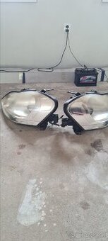 Predné svetlomety z Toyoty Avensis Verso 2001- 2009