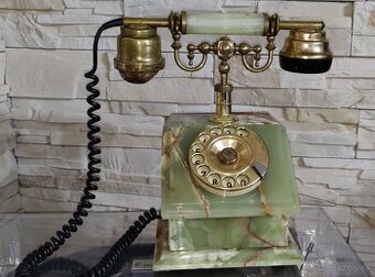Starožitný telefon