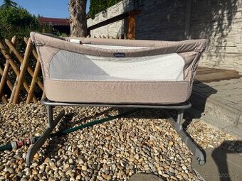 CHICCO Postieľka Next2Me Magic Evo – Desert Taupe