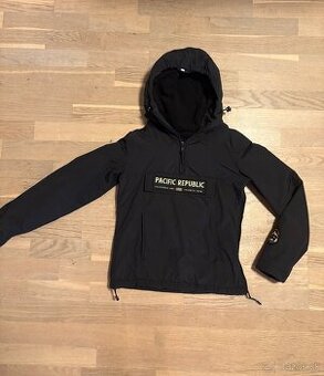 Dámska prechodná bunda veľkosť XS, zn. Pull&Bear (PC: 45€)