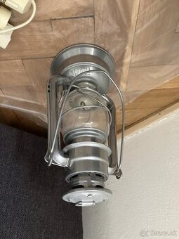 Nepoužitý petrolejový lampáš, hliník