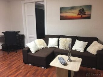 Nad štandardne veľký byt v centre Bratislavy na prenájom